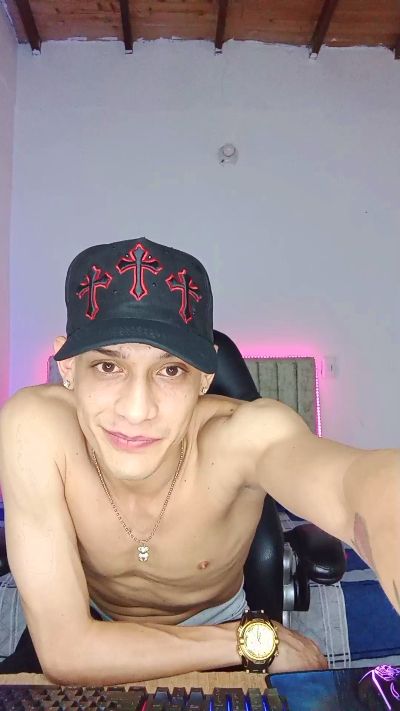 Melga02 live cam on Cam4