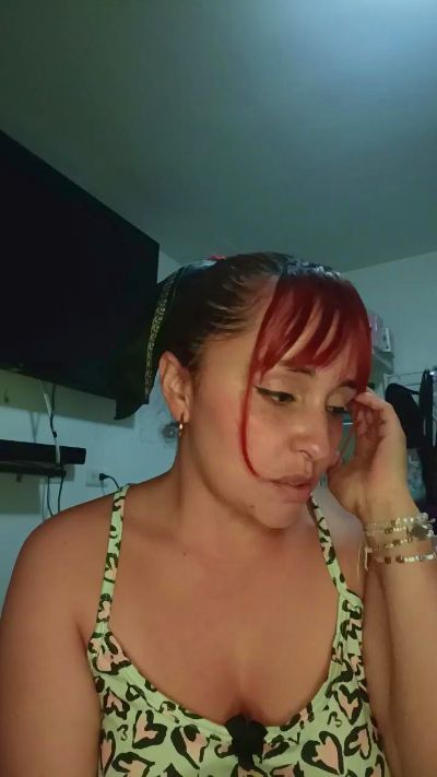 Meli_fire live cam on Cam4