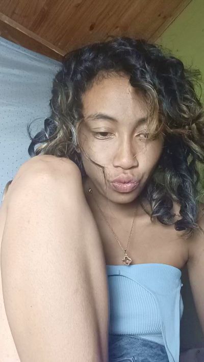 Melianah live cam on Cam4