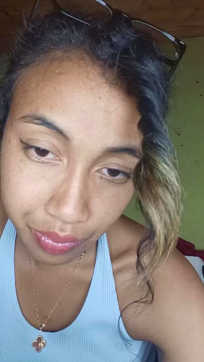 Melianah live cam on Cam4