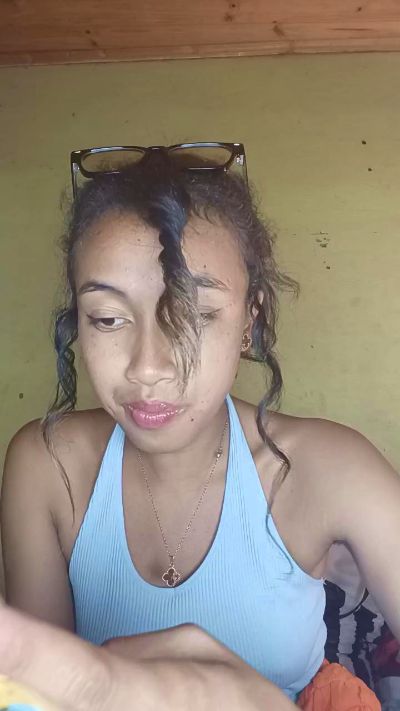 Melianah live cam on Cam4