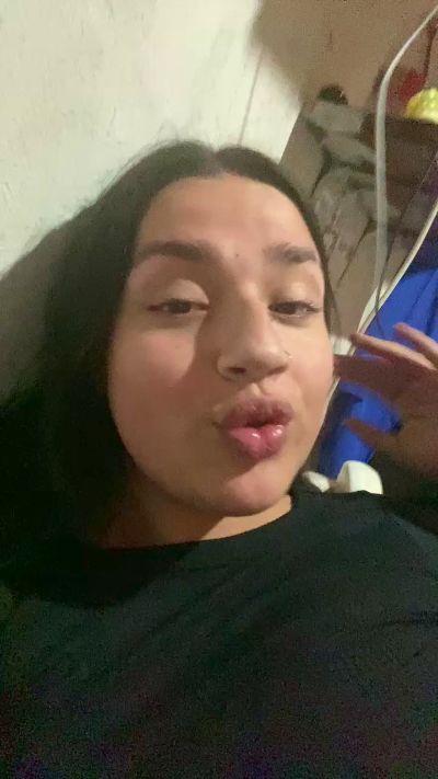 Melinaa2024 live cam on Cam4