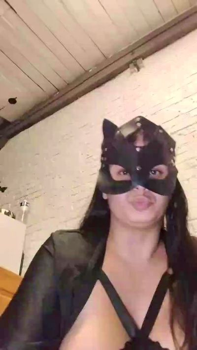 Melissou98 live cam on Cam4