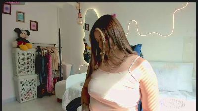 Melly_whatson live cam on Cam4
