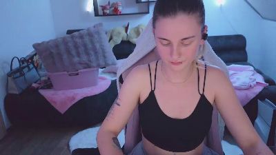Mellyfouryou live cam on Cam4