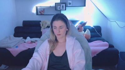 Mellyfouryou live cam on Cam4