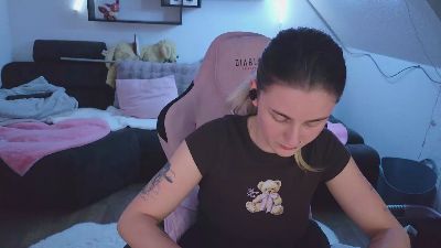 Mellyfouryou live cam on Cam4