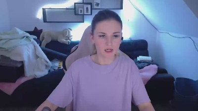 Mellyfouryou live cam on Cam4