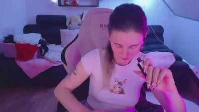 Mellyfouryou live cam on Cam4