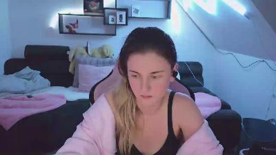 Mellyfouryou live cam on Cam4
