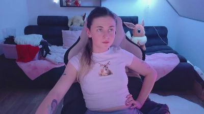 Mellyfouryou live cam on Cam4
