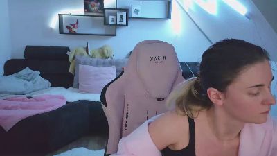 Mellyfouryou live cam on Cam4