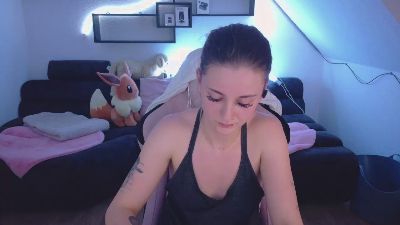 Mellyfouryou live cam on Cam4