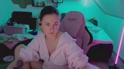 Mellyfouryou live cam on Cam4