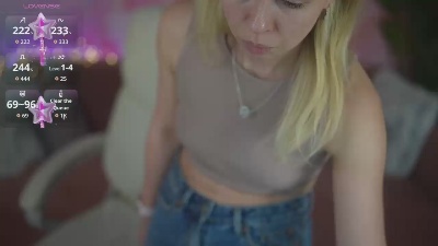 MelodyCharm live cam on Cam4