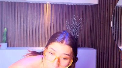 MelodyMartinez9 live cam on Cam4