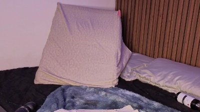 MelodyMartinez9 live cam on Cam4