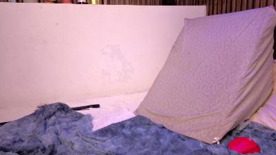 MelodyMartinez9 live cam on Cam4