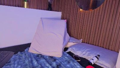MelodyMartinez9 live cam on Cam4