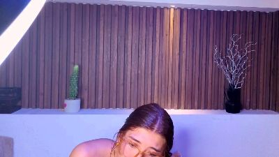MelodyMartinez9 live cam on Cam4
