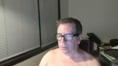 Melvin821 live cam on Cam4