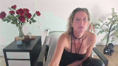 MendiPetite live cam on Cam4