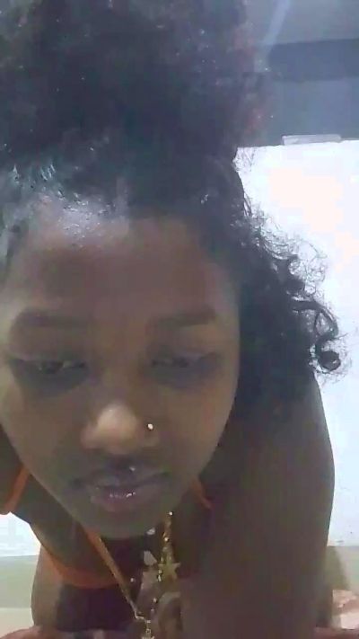 Menyah live cam on Cam4