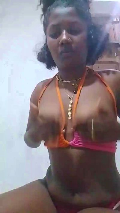 Menyah live cam on Cam4