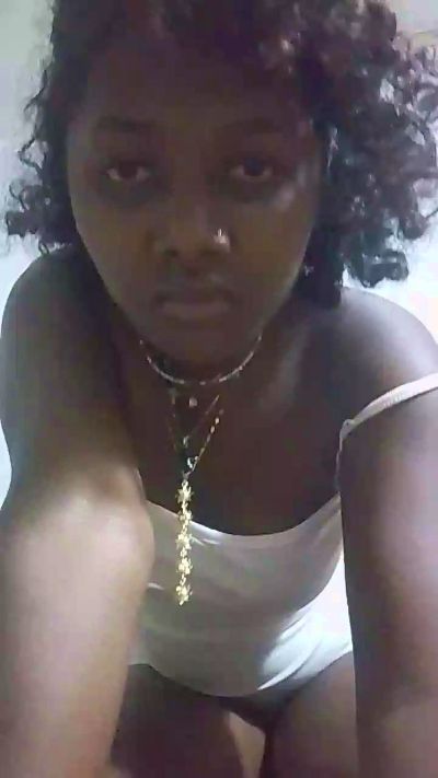 Menyah live cam on Cam4