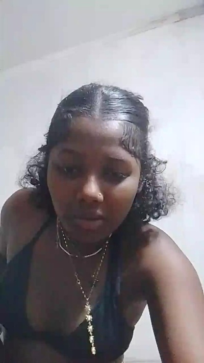 Menyah live cam on Cam4
