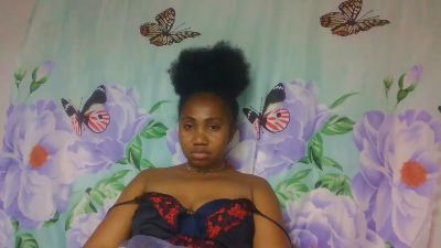 Meralda live cam on Cam4