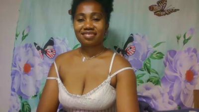 Meralda live cam on Cam4
