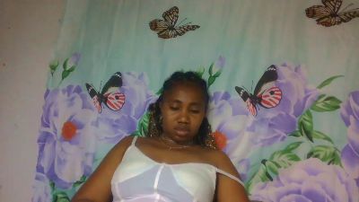 Meralda live cam on Cam4