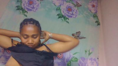 Meralda live cam on Cam4