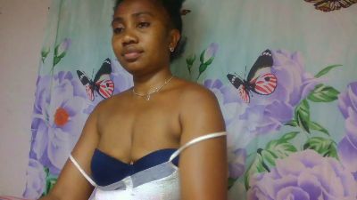 Meralda live cam on Cam4