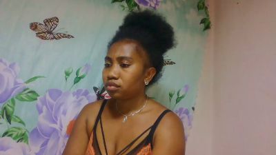 Meralda live cam on Cam4