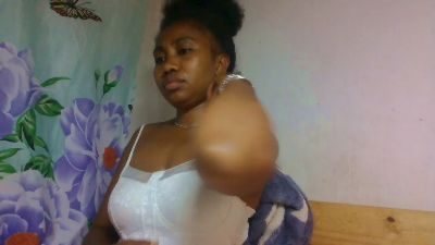 Meralda live cam on Cam4