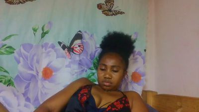 Meralda live cam on Cam4