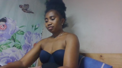 Meralda live cam on Cam4