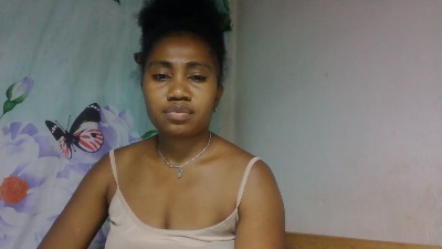 Meralda live cam on Cam4