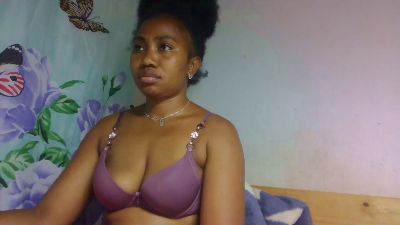 Meralda live cam on Cam4