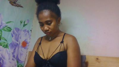 Meralda live cam on Cam4