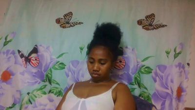 Meralda live cam on Cam4