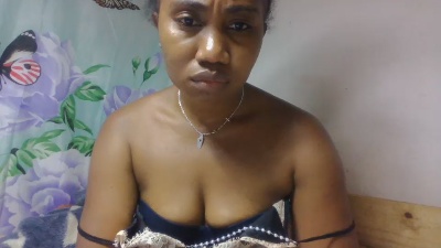 Meralda live cam on Cam4