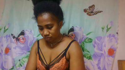Meralda live cam on Cam4