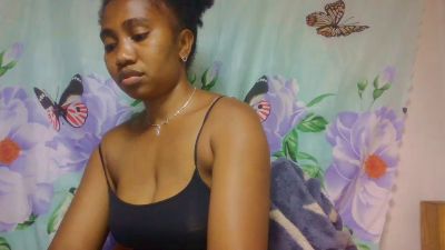 Meralda live cam on Cam4