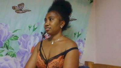 Meralda live cam on Cam4