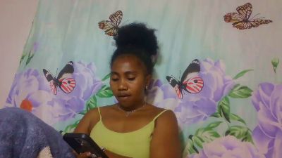 Meralda live cam on Cam4