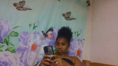 Meralda live cam on Cam4