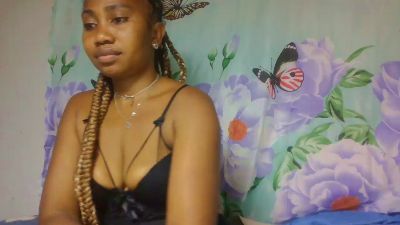 Meralda live cam on Cam4